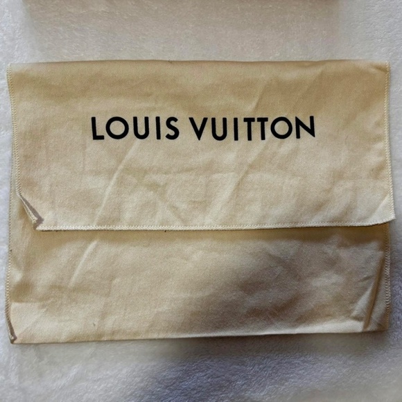 Auth Louis Vuitton M size box, dust bag & 2 different gift bags LIKE NEW! - Picture 3 of 14